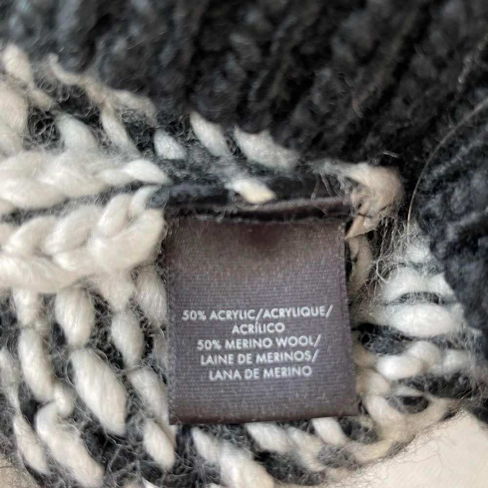 Ann Taylor Black and White Sweater Size M EUC - Picture 7 of 7